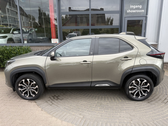 Toyota Yaris Cross 1.5 Hybrid Dynamic bij Van Suilichem Auto's in Opheusden