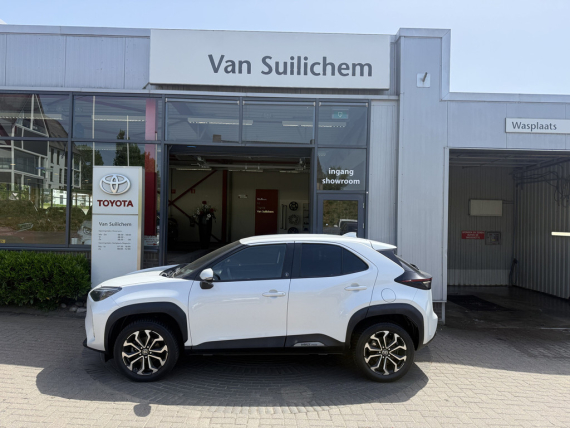 Toyota Yaris Cross 1.5 Hybrid First Edition bij Van Suilichem Auto's in Opheusden